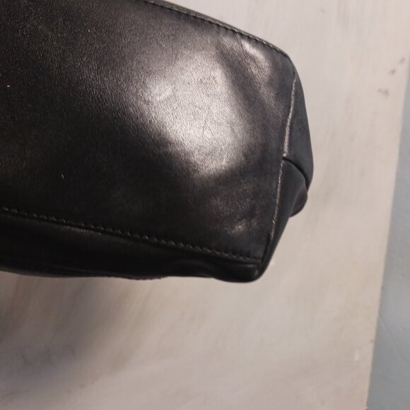 Stone Mountain Classic Leather Shoulder Bag - Picture 10 of 16